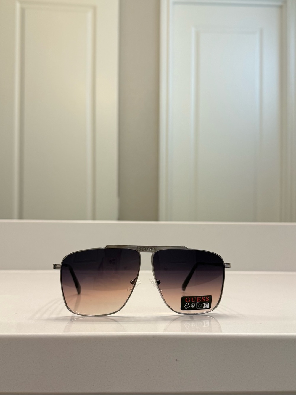 GUESS Aviator Sunglasses in GRADIENT Brown NWOT - Picture 6 of 13